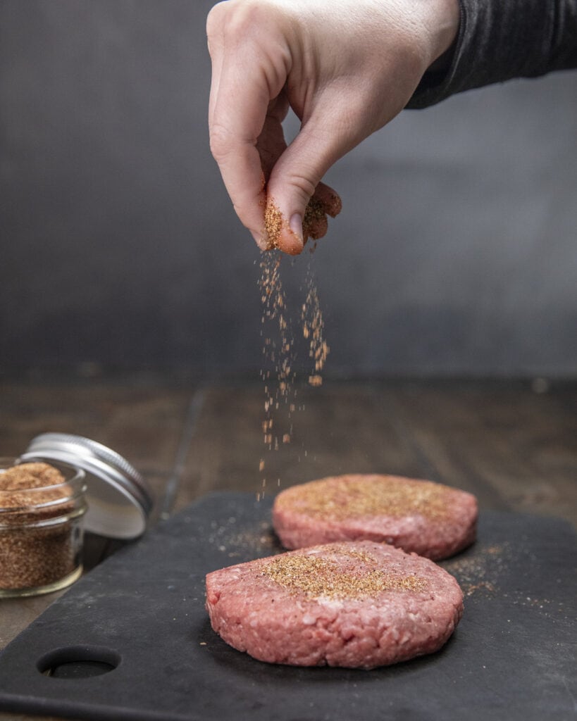 Seasoning burger patties